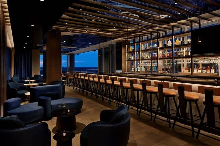 Lounge 46 of 60